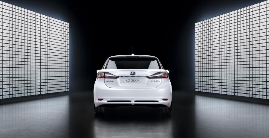  Lexus CT200h 2010 года  (фото 40 из 266)